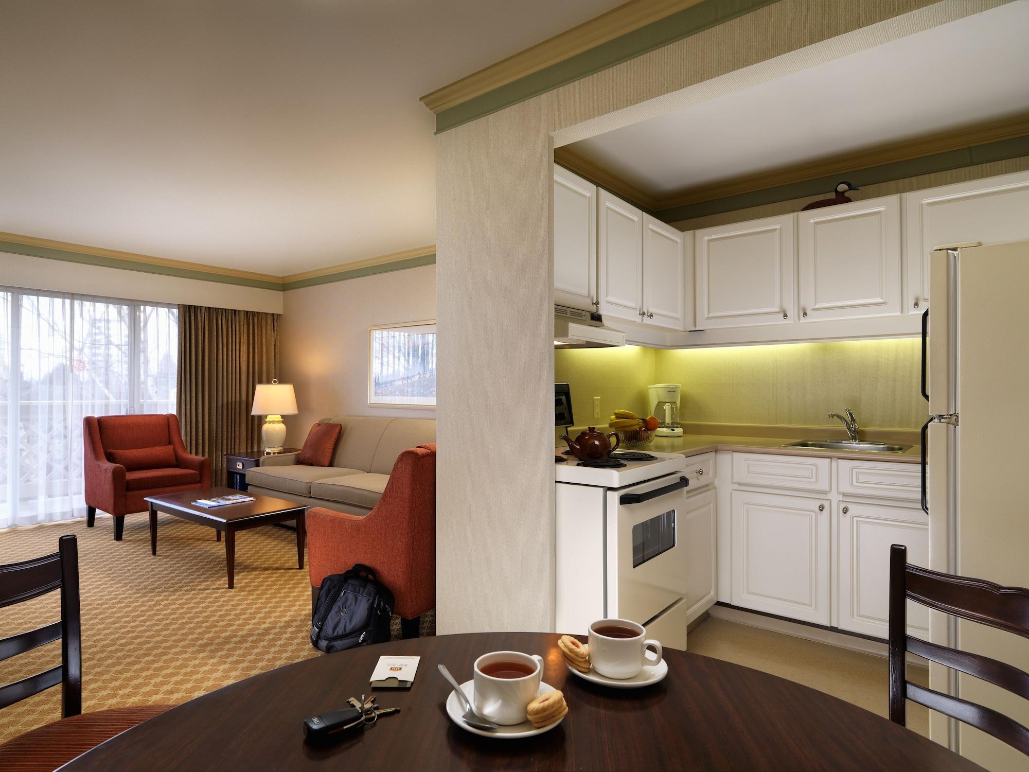 Royal Scot Hotel & Suites Victoria Bagian luar foto