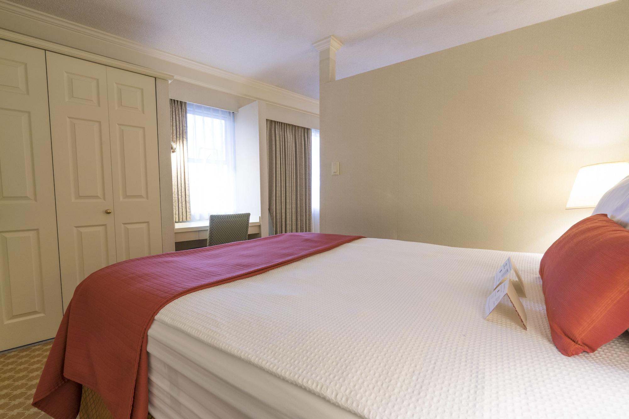 Royal Scot Hotel & Suites Victoria Bagian luar foto