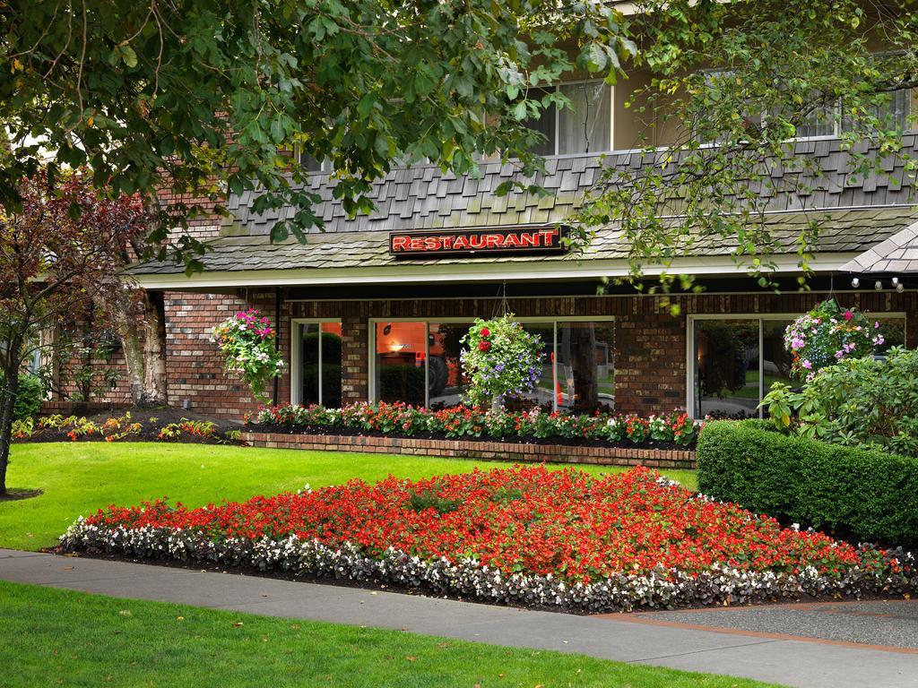 Royal Scot Hotel & Suites Victoria Bagian luar foto