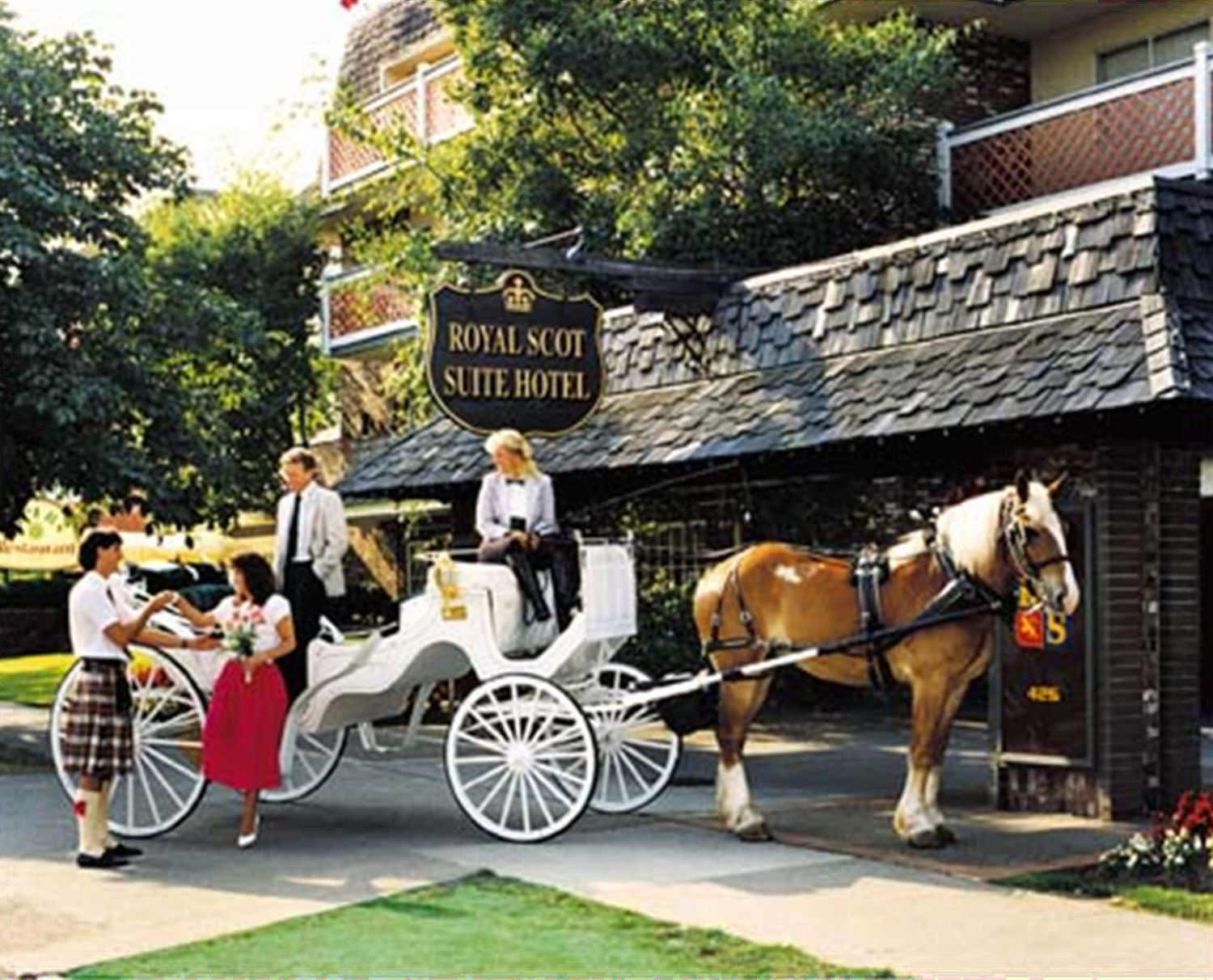Royal Scot Hotel & Suites Victoria Bagian luar foto