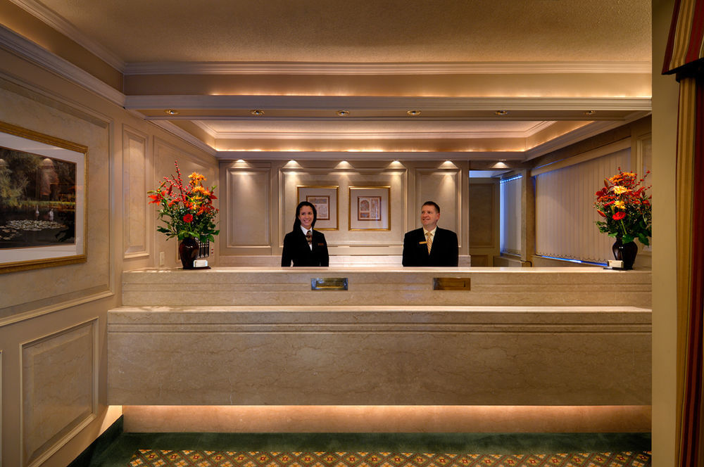 Royal Scot Hotel & Suites Victoria Bagian luar foto