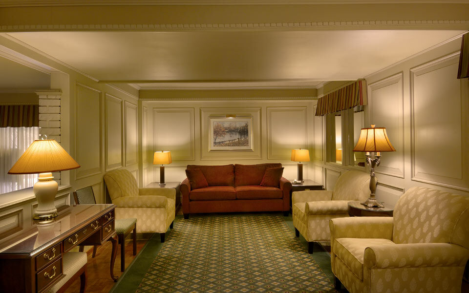 Royal Scot Hotel & Suites Victoria Bagian luar foto